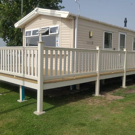 8 Bed Sun Decked Caravan Unlimited High Speed Wifi And Fun At Seawick Holiday Park Clacton-on-Sea Extérieur photo