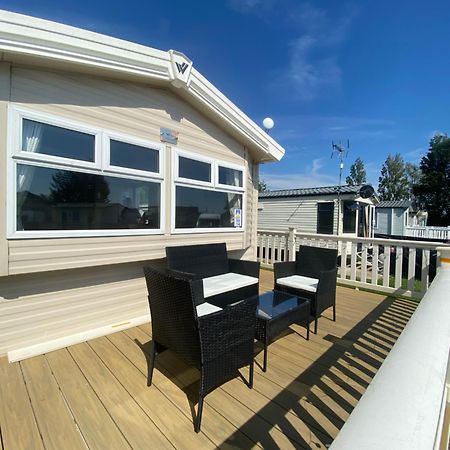 8 Bed Sun Decked Caravan Unlimited High Speed Wifi And Fun At Seawick Holiday Park Clacton-on-Sea Extérieur photo