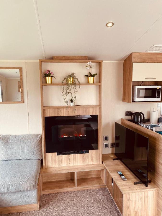 8 Bed Sun Decked Caravan Unlimited High Speed Wifi And Fun At Seawick Holiday Park Clacton-on-Sea Extérieur photo