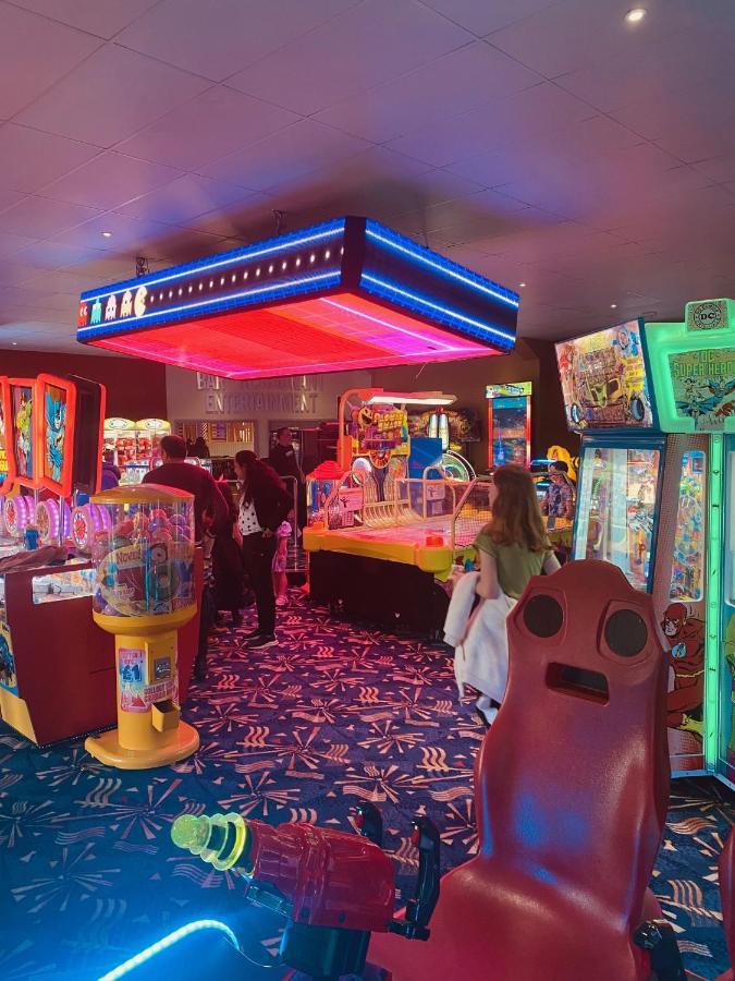 8 Bed Sun Decked Caravan Unlimited High Speed Wifi And Fun At Seawick Holiday Park Clacton-on-Sea Extérieur photo