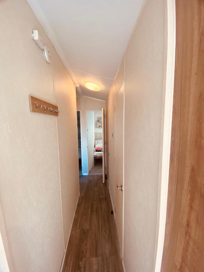 8 Bed Sun Decked Caravan Unlimited High Speed Wifi And Fun At Seawick Holiday Park Clacton-on-Sea Extérieur photo