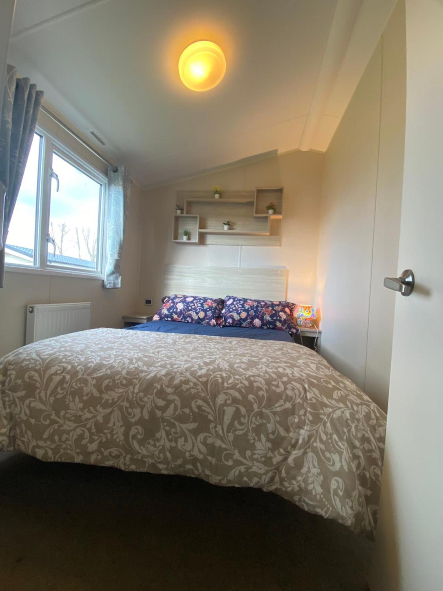 8 Bed Sun Decked Caravan Unlimited High Speed Wifi And Fun At Seawick Holiday Park Clacton-on-Sea Extérieur photo