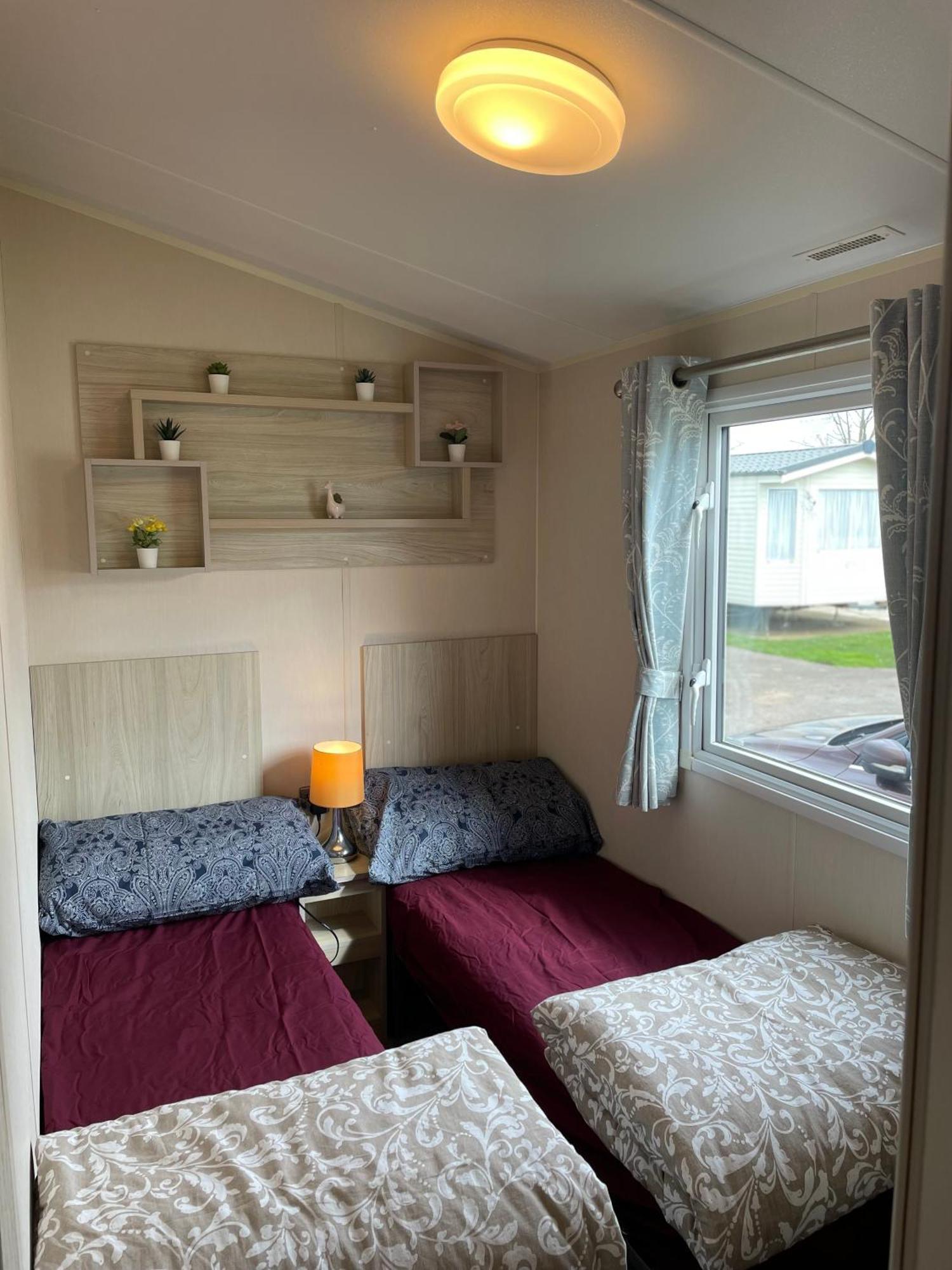 8 Bed Sun Decked Caravan Unlimited High Speed Wifi And Fun At Seawick Holiday Park Clacton-on-Sea Extérieur photo